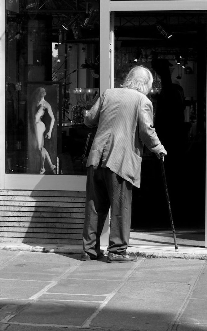 Curiosity, Paris.