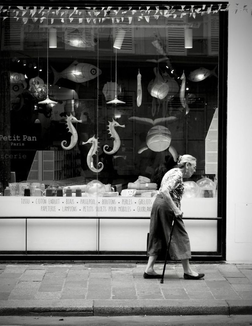 Curves, Paris.