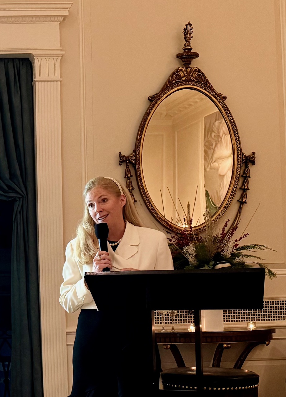 Cynthia Safford-Mulcahy speaking at the Woman's Athletic Club of Chicago.