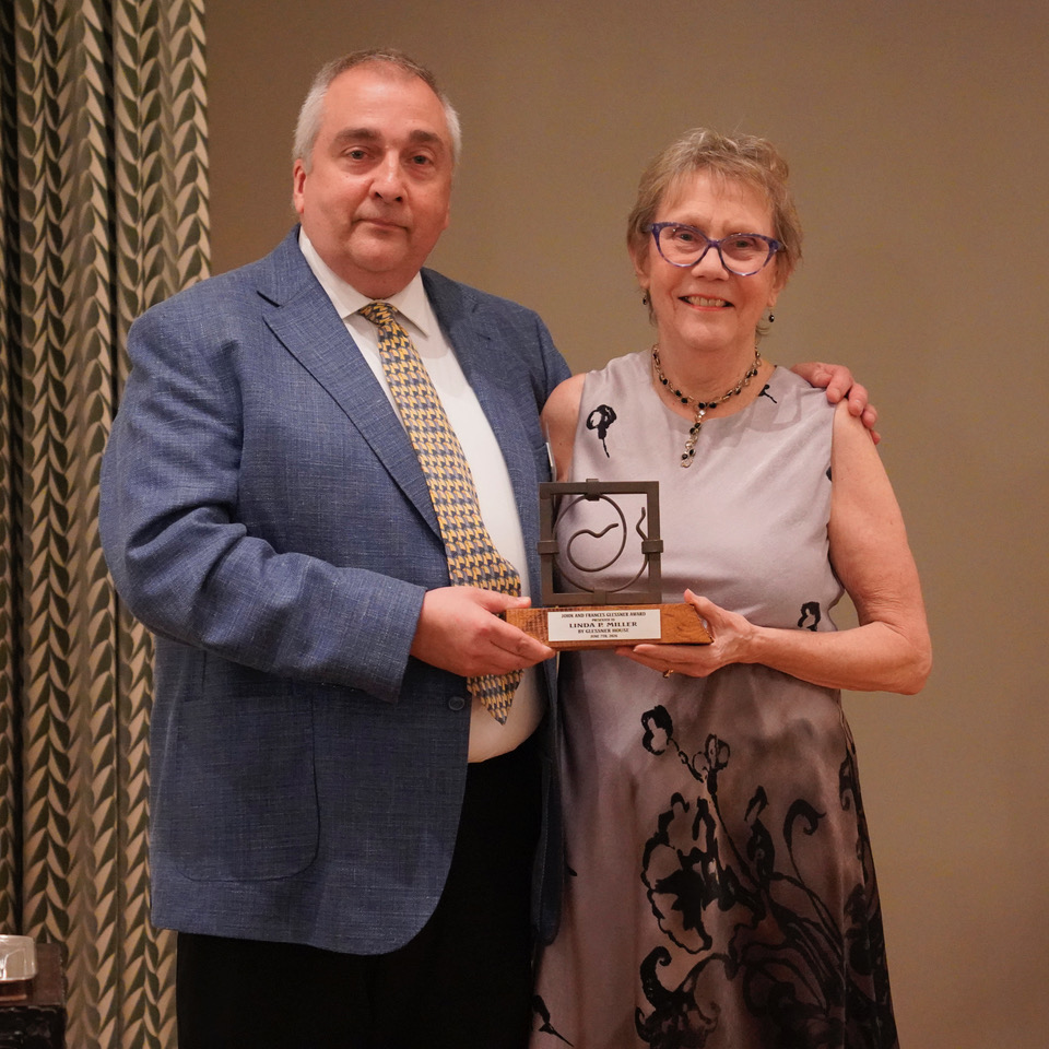 Second Presbyterian docents with Linda Miller holding the Glessner House Award